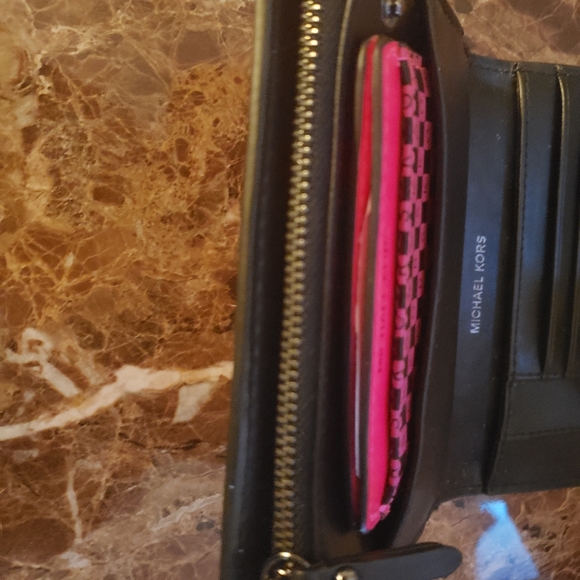 MICAEL KORS WALLET WITH CARD HOLDER - Picture 2 of 3